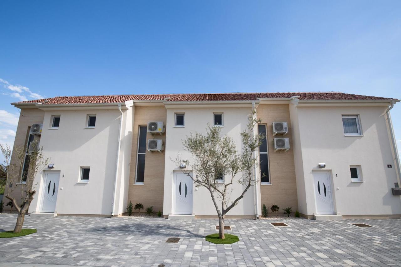 Beachfront Reiterer Villa V2 With Seaview 30 Meters From The Beach - Crowonder Luxury Rent Привлака Экстерьер фото