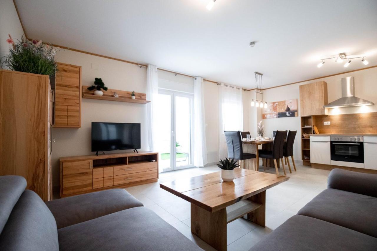 Beachfront Reiterer Villa V2 With Seaview 30 Meters From The Beach - Crowonder Luxury Rent Привлака Экстерьер фото