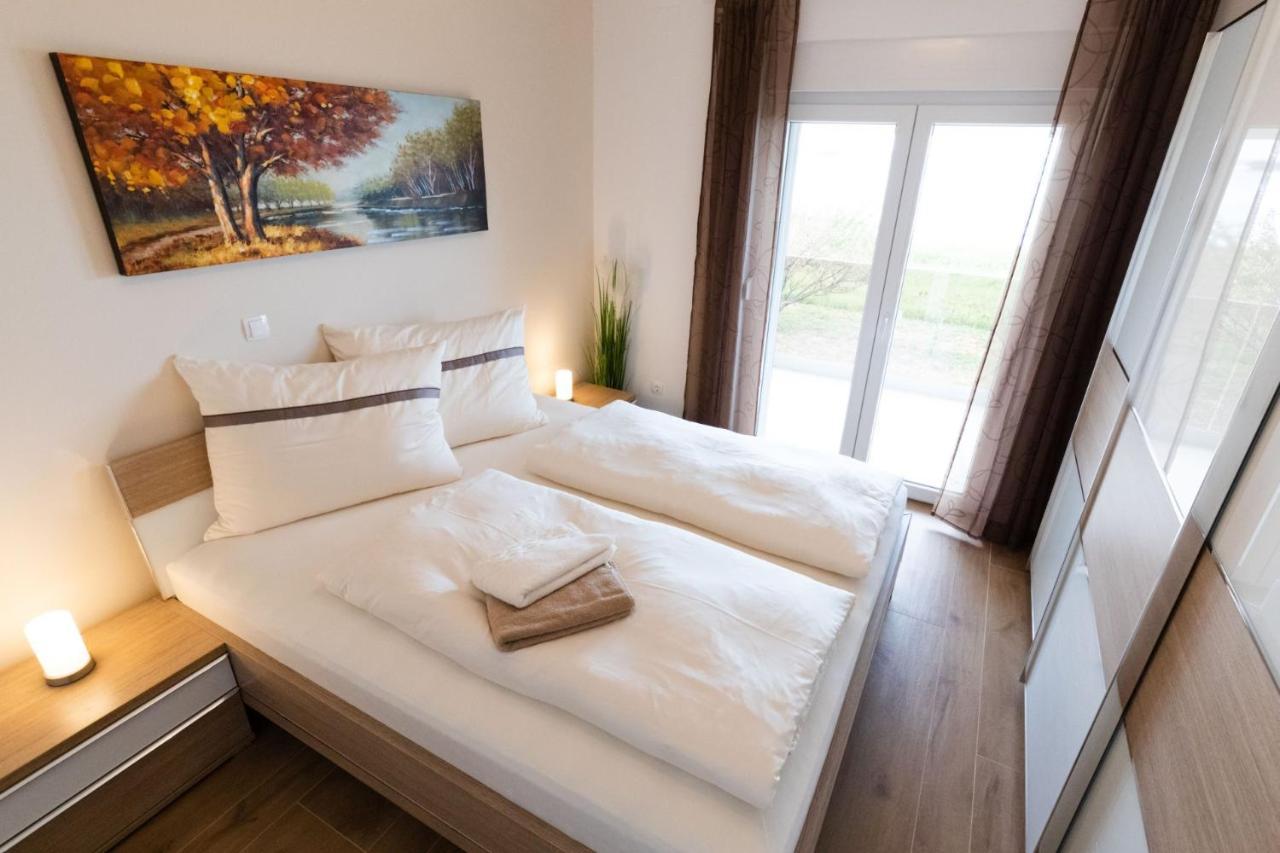 Beachfront Reiterer Villa V2 With Seaview 30 Meters From The Beach - Crowonder Luxury Rent Привлака Экстерьер фото