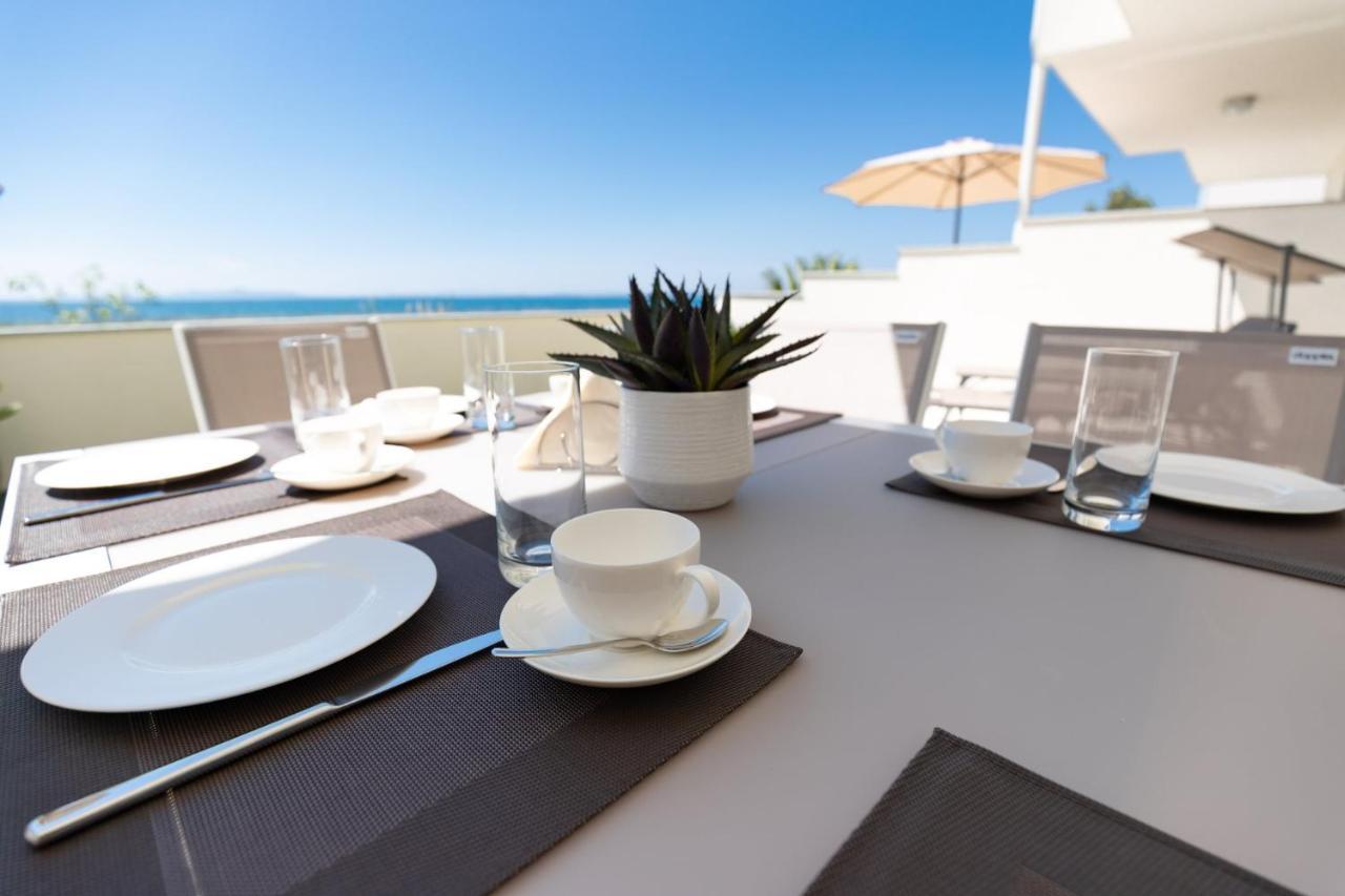 Beachfront Reiterer Villa V2 With Seaview 30 Meters From The Beach - Crowonder Luxury Rent Привлака Экстерьер фото