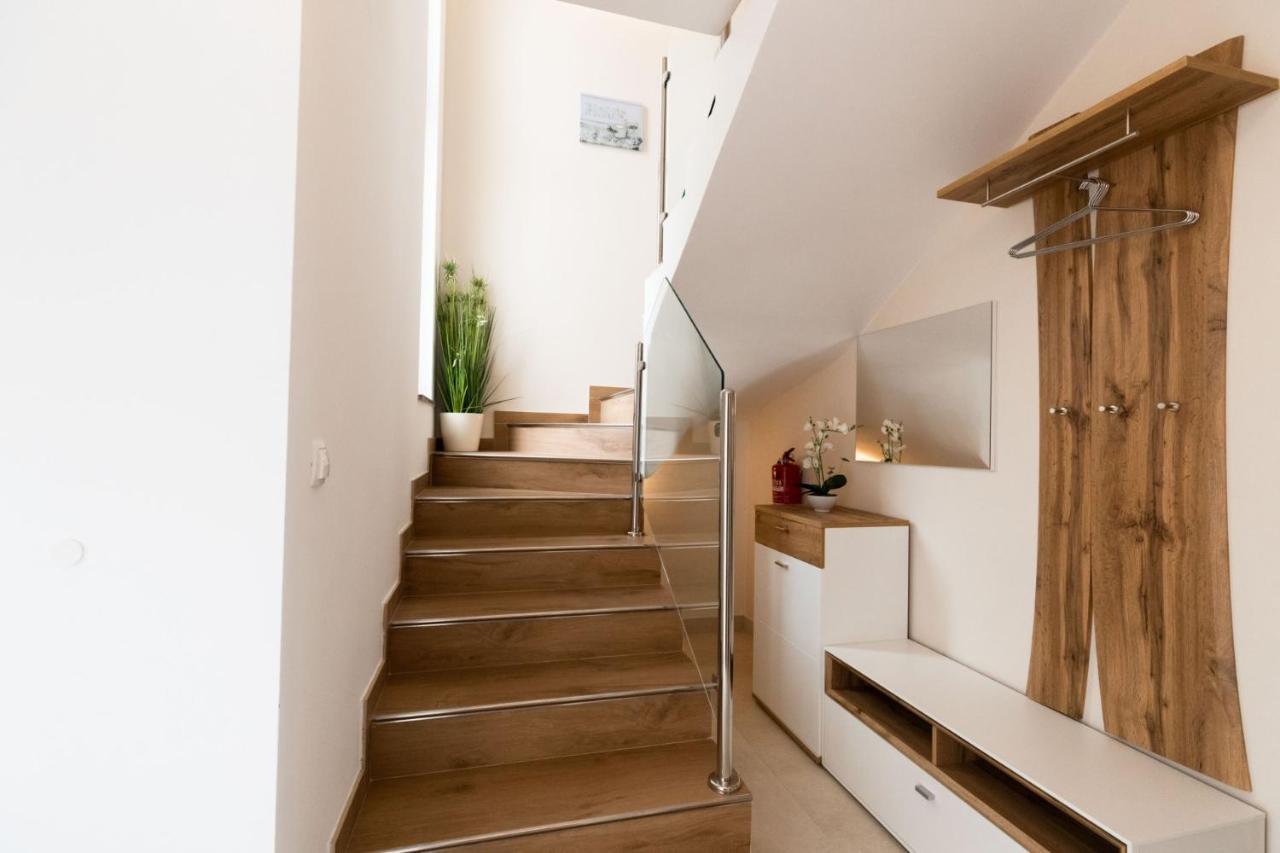 Beachfront Reiterer Villa V2 With Seaview 30 Meters From The Beach - Crowonder Luxury Rent Привлака Экстерьер фото